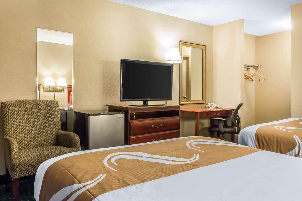 6 - Philadelphia Airport Hotel Lester