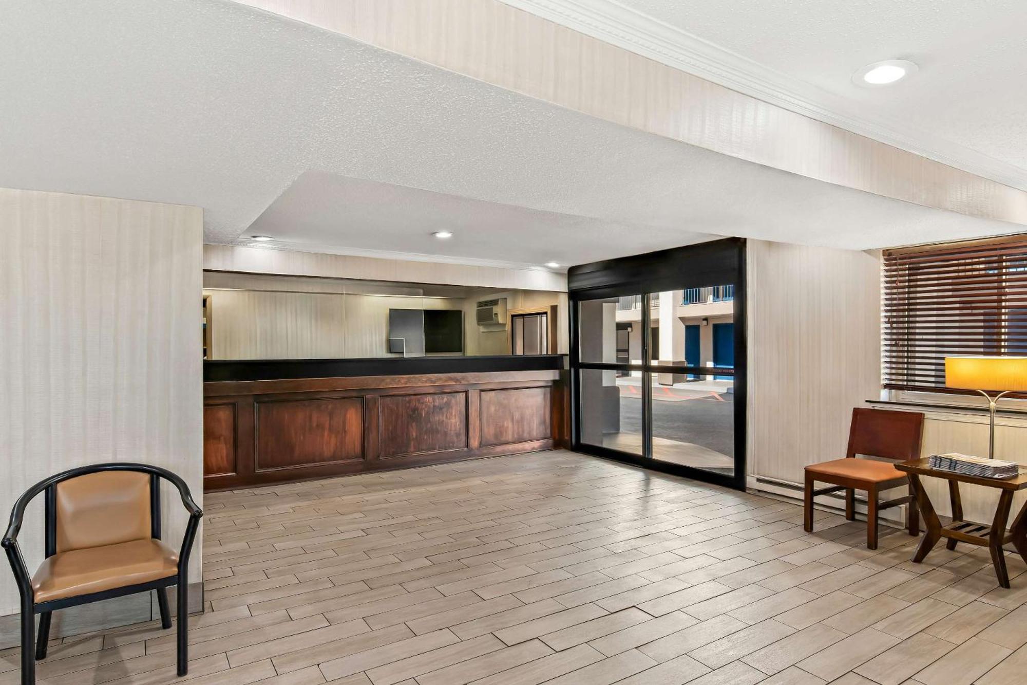 Hotel 6 - Philadelphia Airport Lester