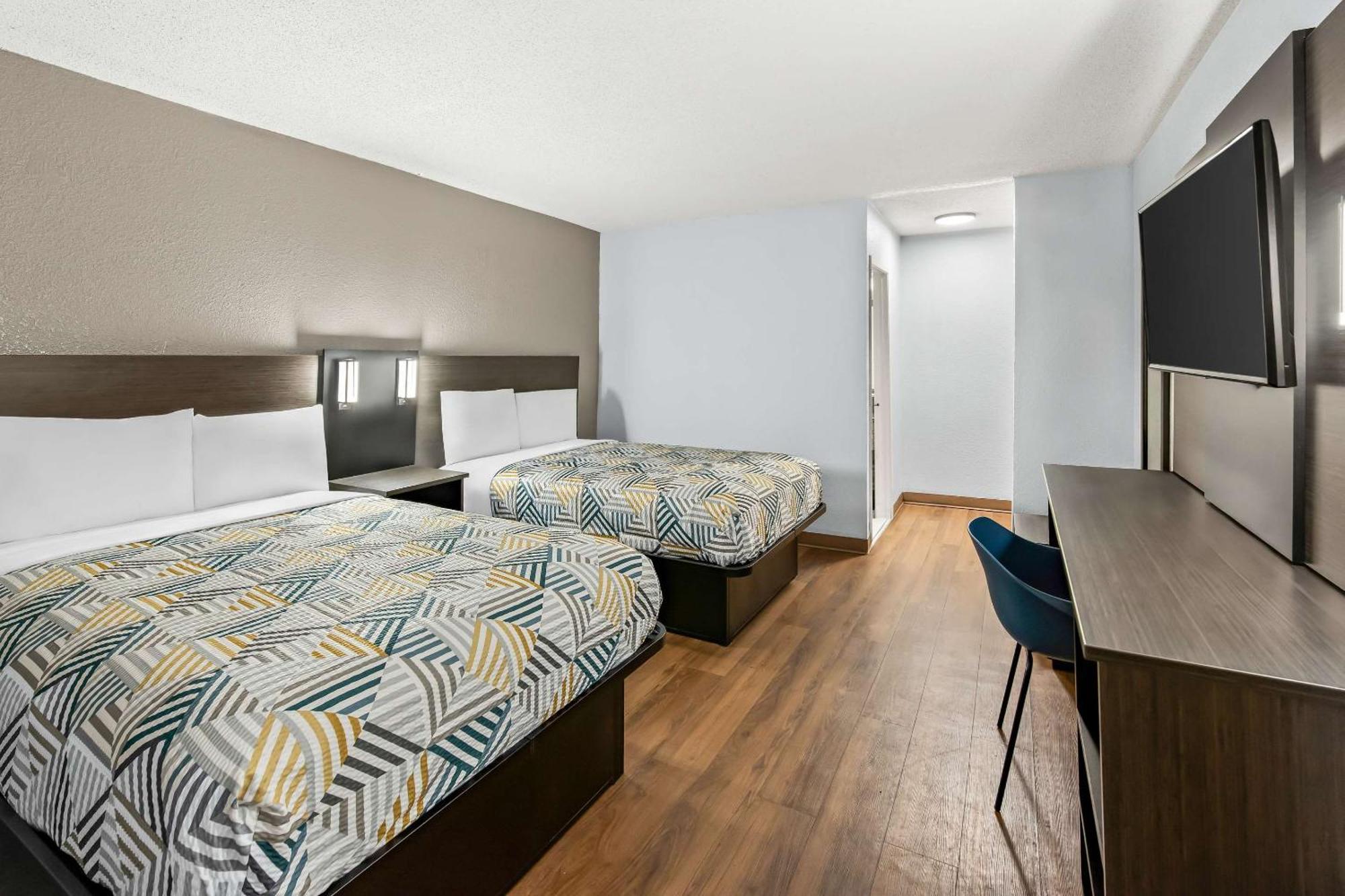 6 - Philadelphia Airport Hotel 2*
