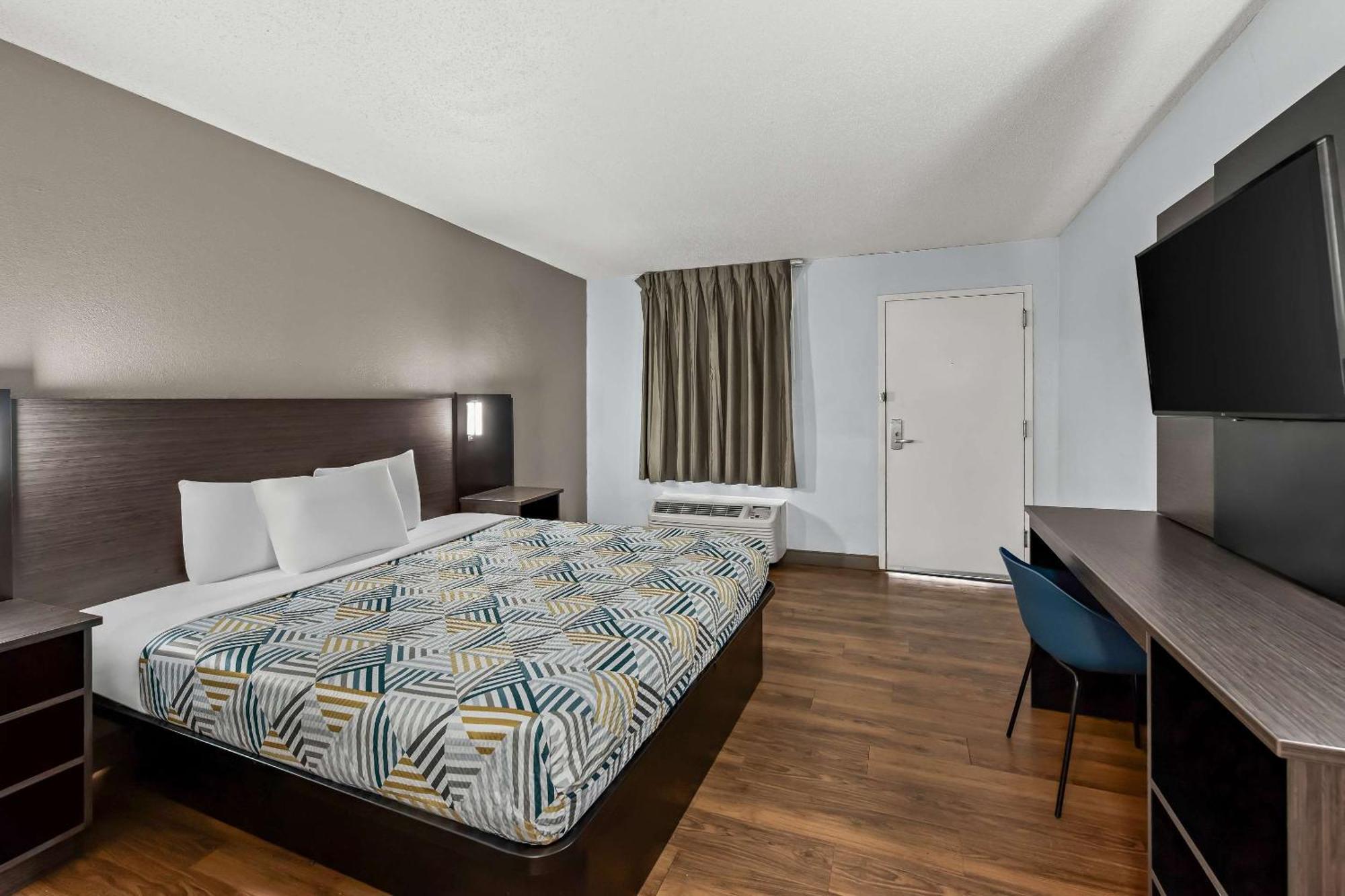 Hotel 6 - Philadelphia Airport