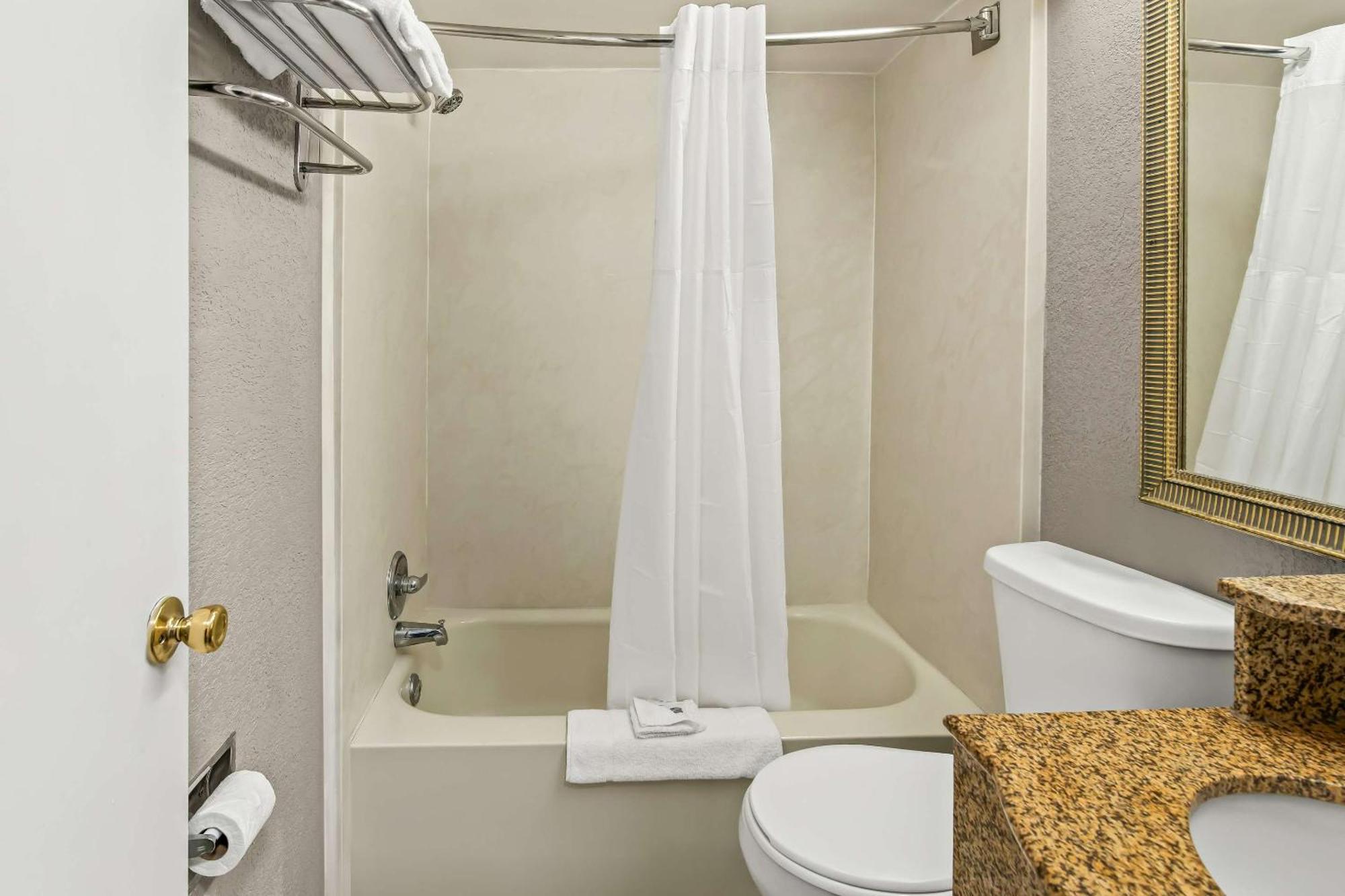 Hotel 6 - Philadelphia Airport Lester