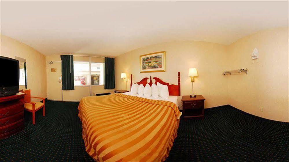Hotel 6 - Philadelphia Airport