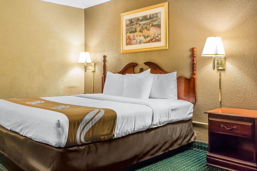 6 - Philadelphia Airport Hotel Lester