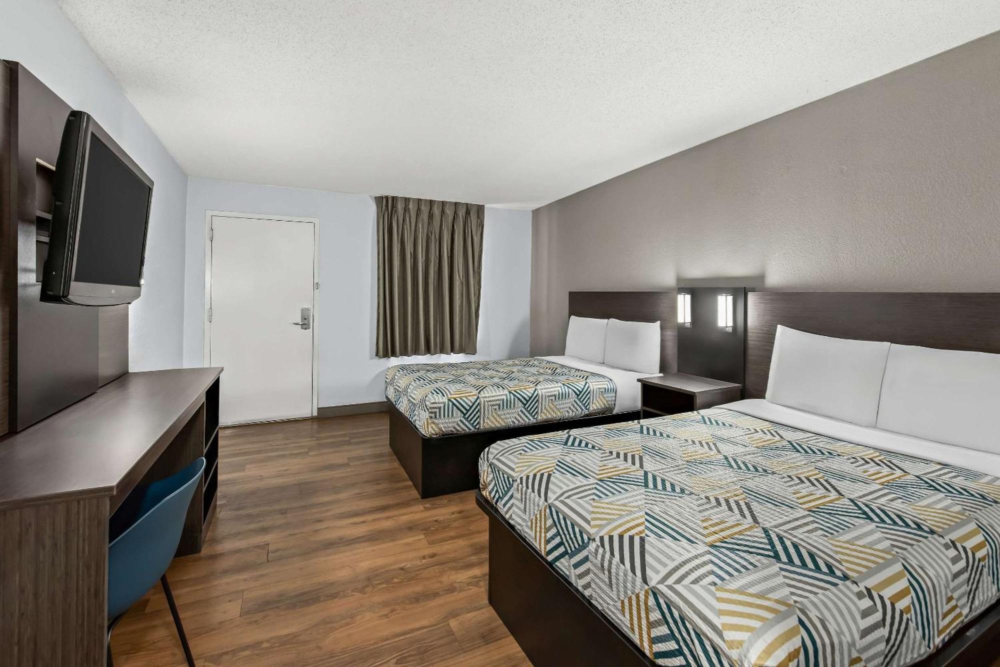 6 - Philadelphia Airport Hotel Lester