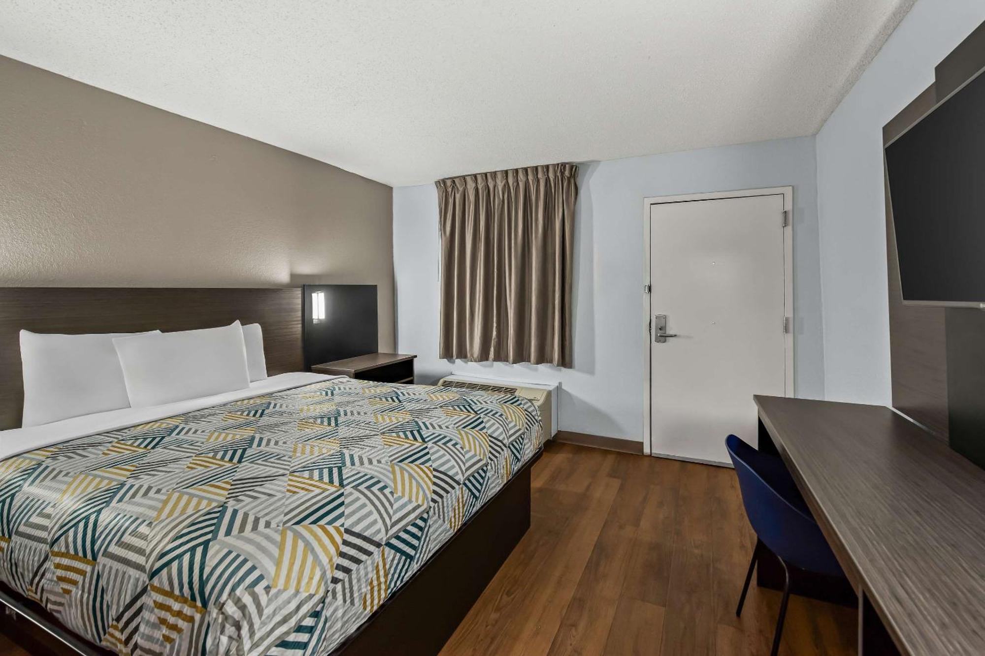 Hotel 6 - Philadelphia Airport Lester
